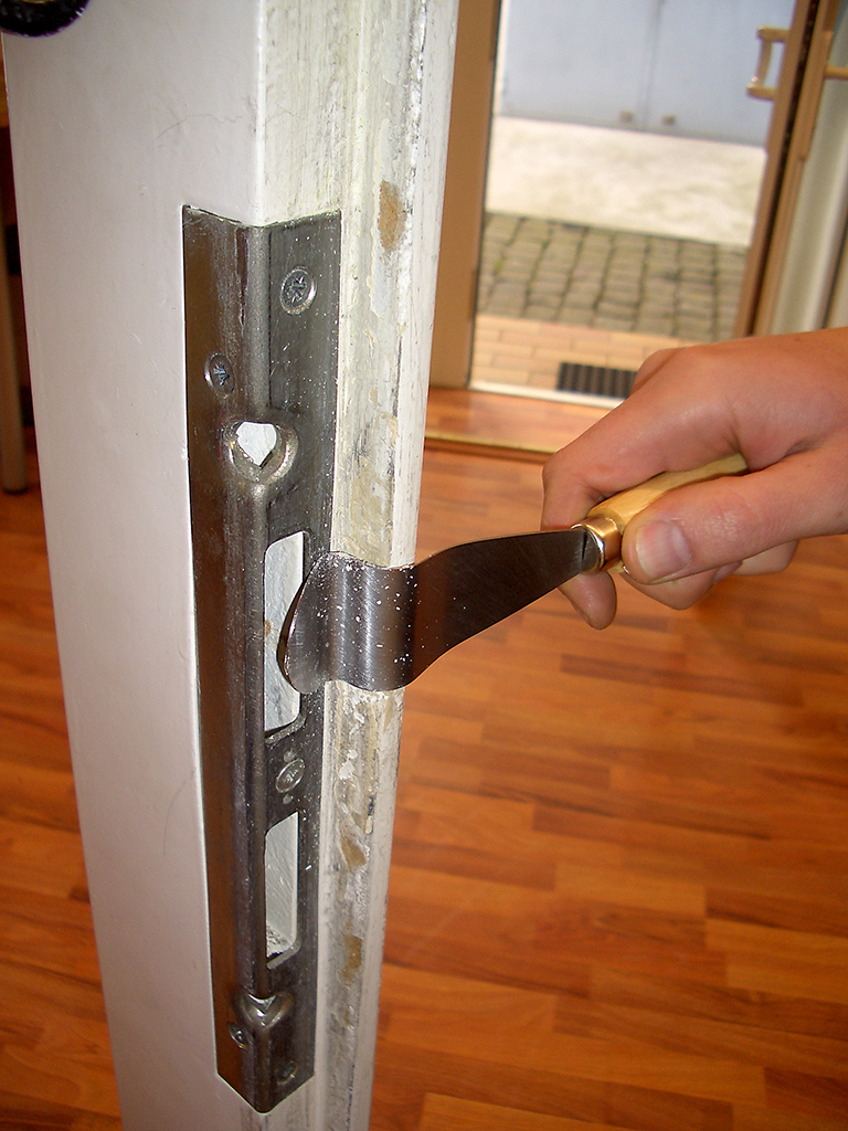 Universal door latch spatula 20 mm